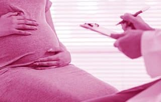 Έγκυος γυναίκα με έρπητα των γεννητικών οργάνων συμβουλεύεται γυναικολόγο